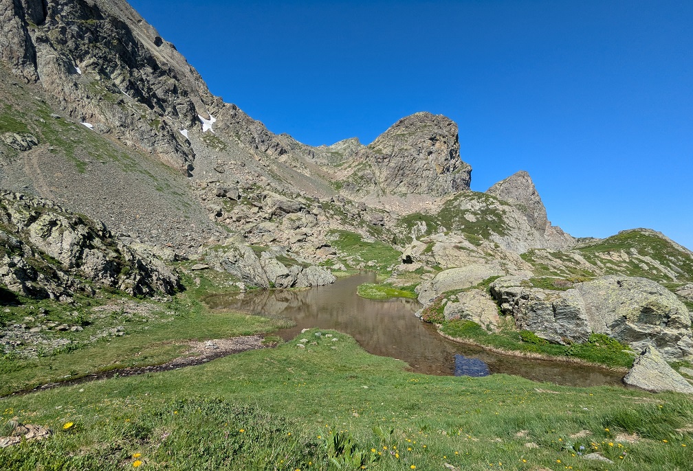 Le Rau de Mercier coulant du haut de Belledonne, et des sites de bivouac alentours.