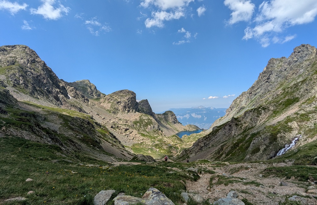 Vue sur le lac du Crozet depuis le col de la Pra.